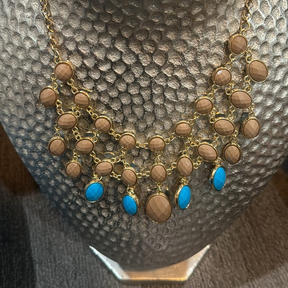 Two sided costume necklace with adjustable chain. - Picture 3 of 4